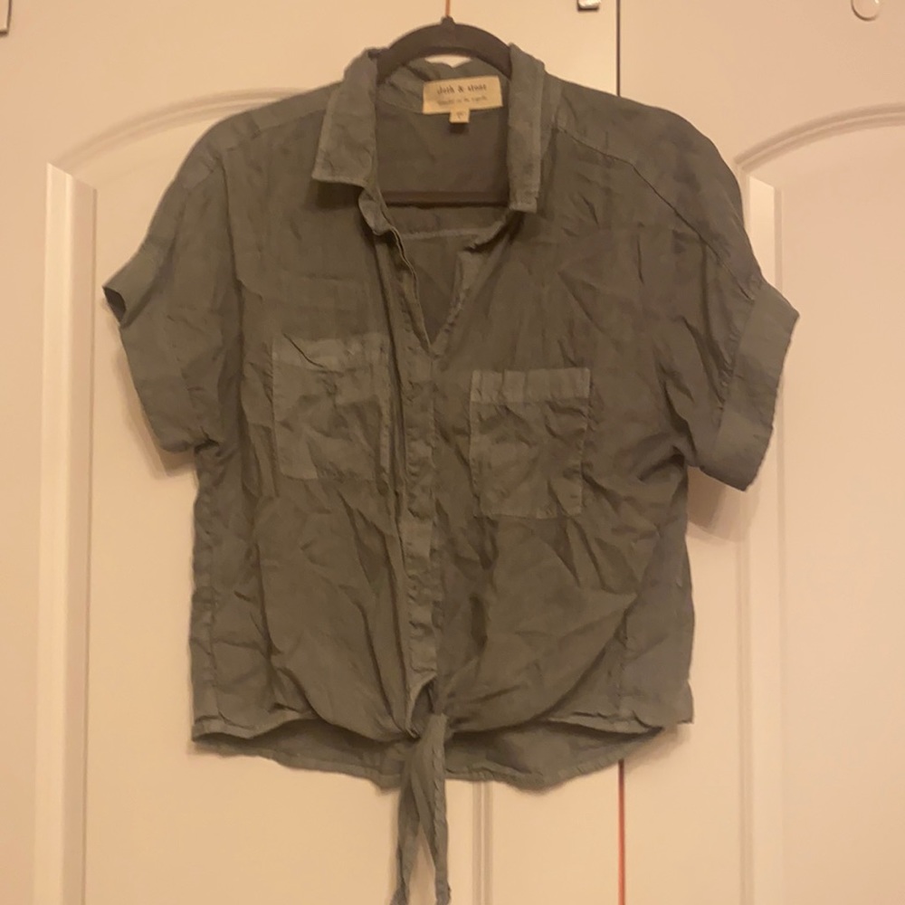 Green tie button down short sleeve shirt